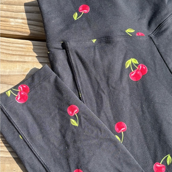 PINK Victoria's Secret Black Cherry Leggings - Picture 6 of 6